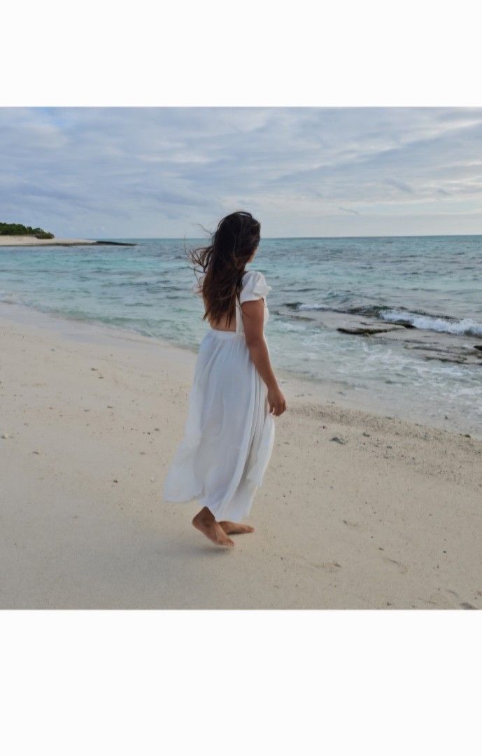 White Dress Beach Dress (Category: Dresses) located in Pateros City. Submitted by ginrielle47 (Listing ID 1392419910, Image 1). Description: White Dress Beach Dress fits M-L.