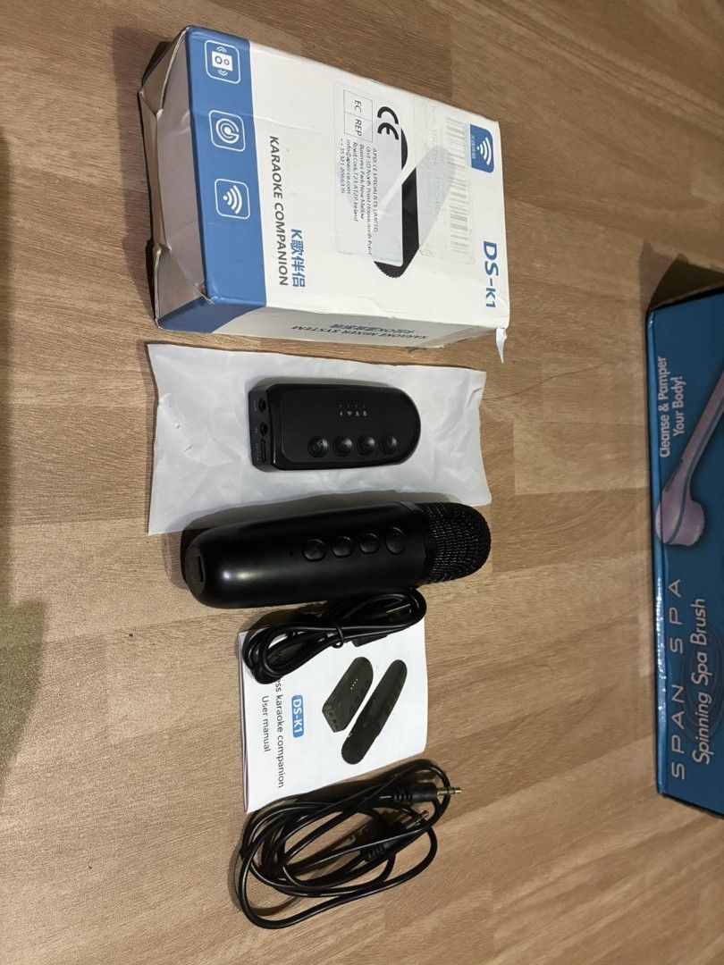 Wireless microphone (Category: Microphones) located in Pateros City. Submitted by randomsheesh (Listing ID 1392462370, Image 2). Description: wireless microphone/Reciever may iba ibang mode professional mode, KTV sound at voice changer. nakakabit sa speaker using AUX cable. P500 only slightly negotiable. Pateros location..