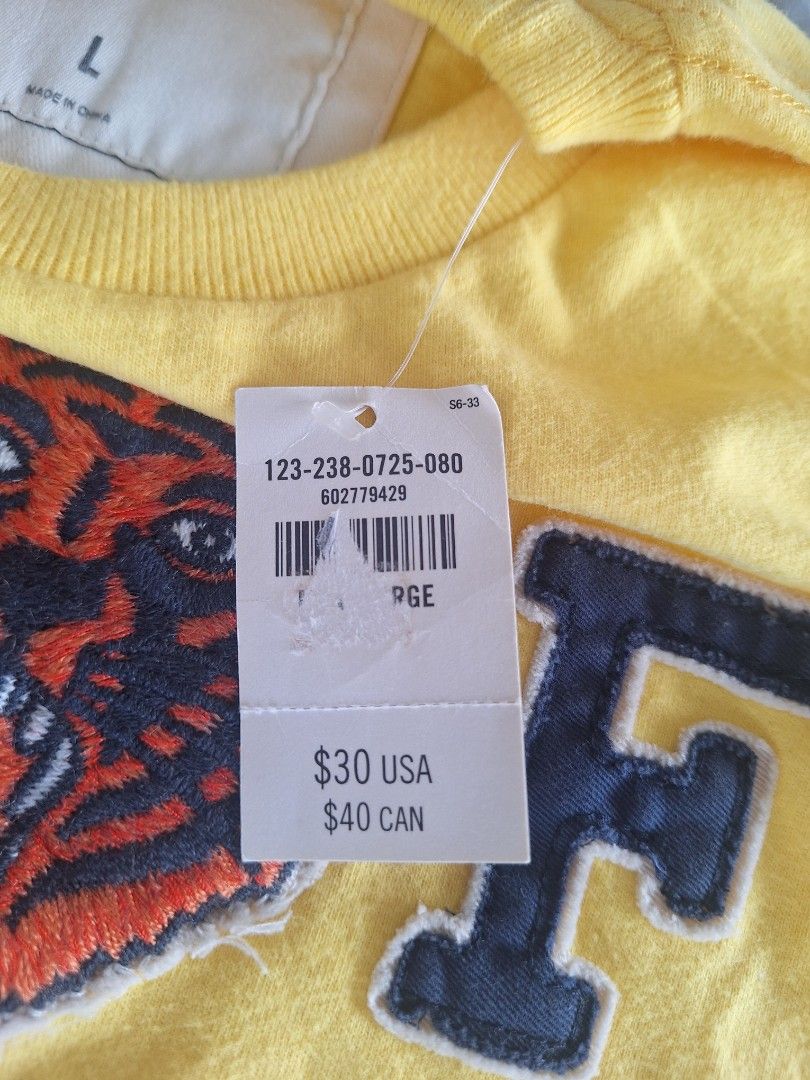 Abercrombie & Fitch Tiger Graphic Tee | Size L | BNWT | COD (Category: Tshirts & Polo Shirts ) located in Odiongan. Submitted by jayortiz14 (Listing ID 1392550769, Image 3). Description: Brand: Abercrombie & Fitch Fit: Muscle Fit Size: Large (L) Color: Yellow with embroidered tiger logo (A&F) Measurements: Armpit to armpit: 20.5 inches Length (top to bottom): 29.5 inches Condition: Brand New with Tags (BNWT) Original retail price: $30 (~₱1,700) M