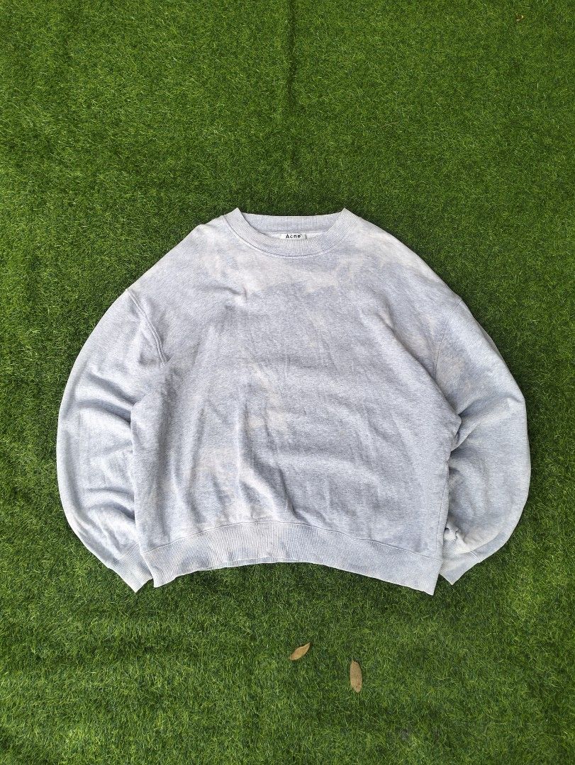 Acne Studios PSS17 "Yana Bleach" Abstract Boxy Sweater (Category: Coats, Jackets and Outerwear) located in Mati. Submitted by okaija_set (Listing ID 1392606014, Image 3). Description: Acne Studios PSS17 "Yana Bleach" Abstract Details; 26|28WL / Boxy Authentic No Issue The Acne Studios PSS17 Yana Bleach in Gray is a stylish sweatshirt featuring a bold Yana face print in a versatile gray color, offering a relaxed boxy fit. Made from comfortable cot