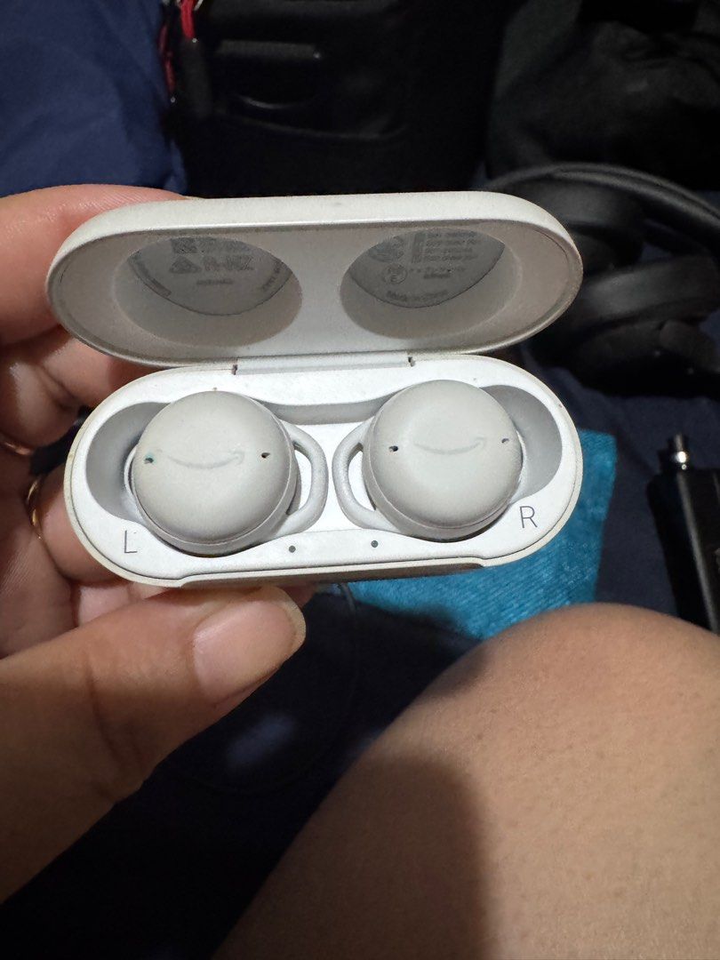 Amazon Echo Buds 2nd Gen (Category: Portable Music Players) located in Paranaque City. Submitted by hannah.agupit (Listing ID 1392504144, Image 1). Description: Unit and cable for charging 💯original connected to alexa app No issues Ready to use.