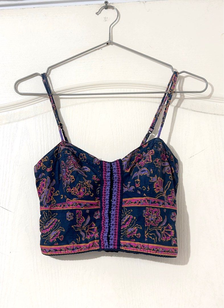 American Eagle Top Bralette Crop Y2K Corset (Category: Sleeveless) located in Taguig. Submitted by kdfinds07 (Listing ID 1392656440, Image 1). Description: American Eagle Top Bralette Crop Y2K Corset price: 249 size: xxs on tag (can fit petite small size women) rfs: decluttering (used once for bday shoot) mop: gcash 📌 first to pay only 📌 📍North Signal Taguig.