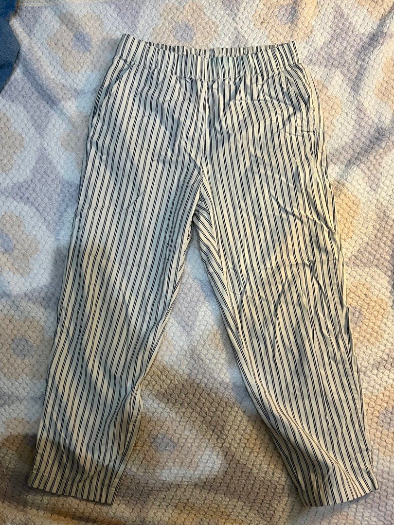Authentic Uniqlo Cotton Relaxed Ankle Pants (Category: Other Bottoms) located in Iligan City. Submitted by jytomps (Listing ID 1392593246, Image 3). Description: Lightly used but still in very good condition. Selling both pants for only ₱550 (such a steal since the retail price is ₱990 each). Comfortable fit, versatile style, and perfect for casual or everyday wear..