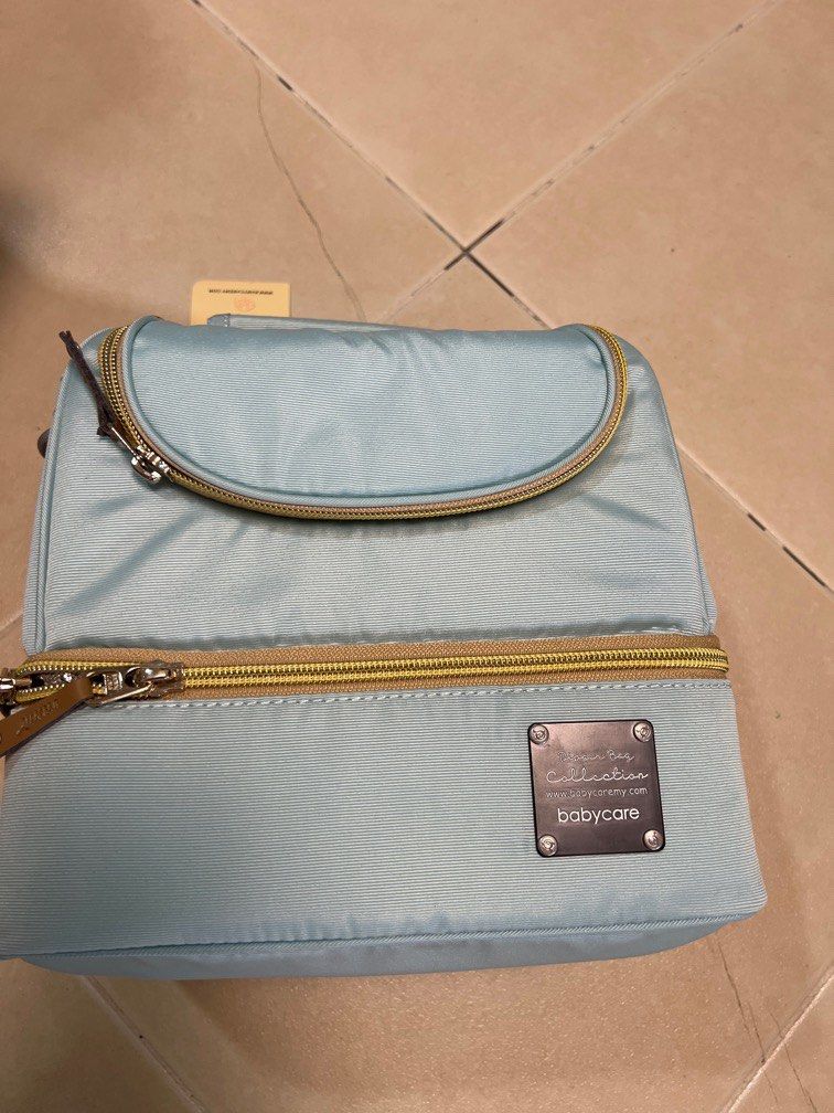 Baby care milk cooler bag (Category: Breastfeeding & Bottle Feeding) located in Manila. Submitted by leejessica01548 (Listing ID 1392490921, Image 3). Description: Never been used Include 2 ice pack Include 3 bottle Price slightly negotiable.