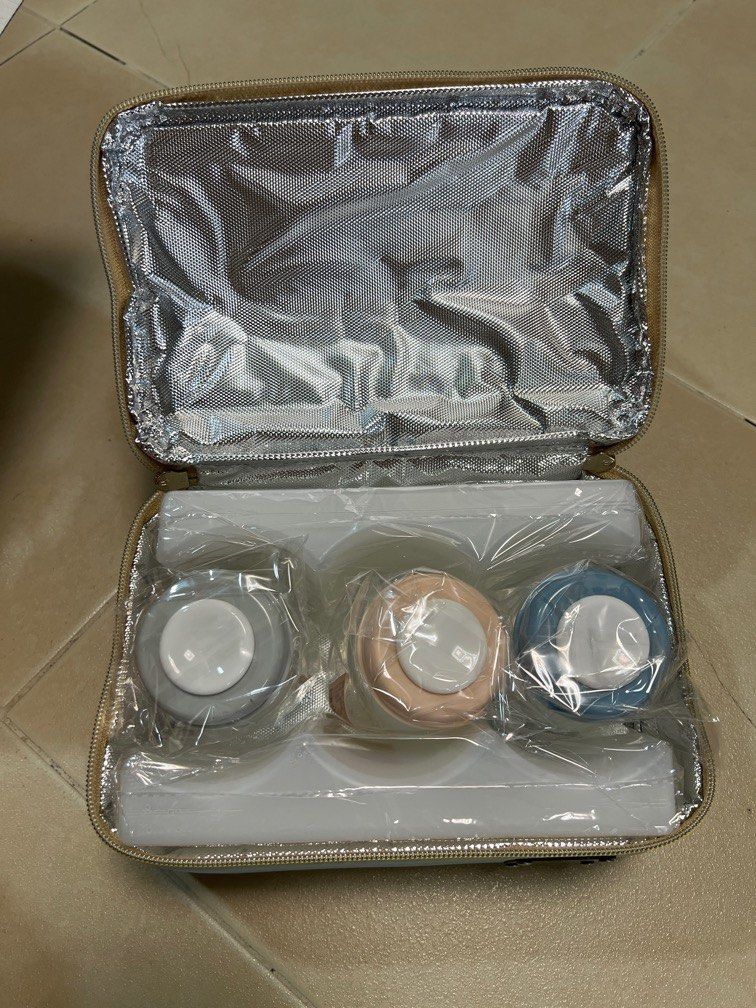 Baby care milk cooler bag (Category: Breastfeeding & Bottle Feeding) located in Manila. Submitted by leejessica01548 (Listing ID 1392490921, Image 2). Description: Never been used Include 2 ice pack Include 3 bottle Price slightly negotiable.