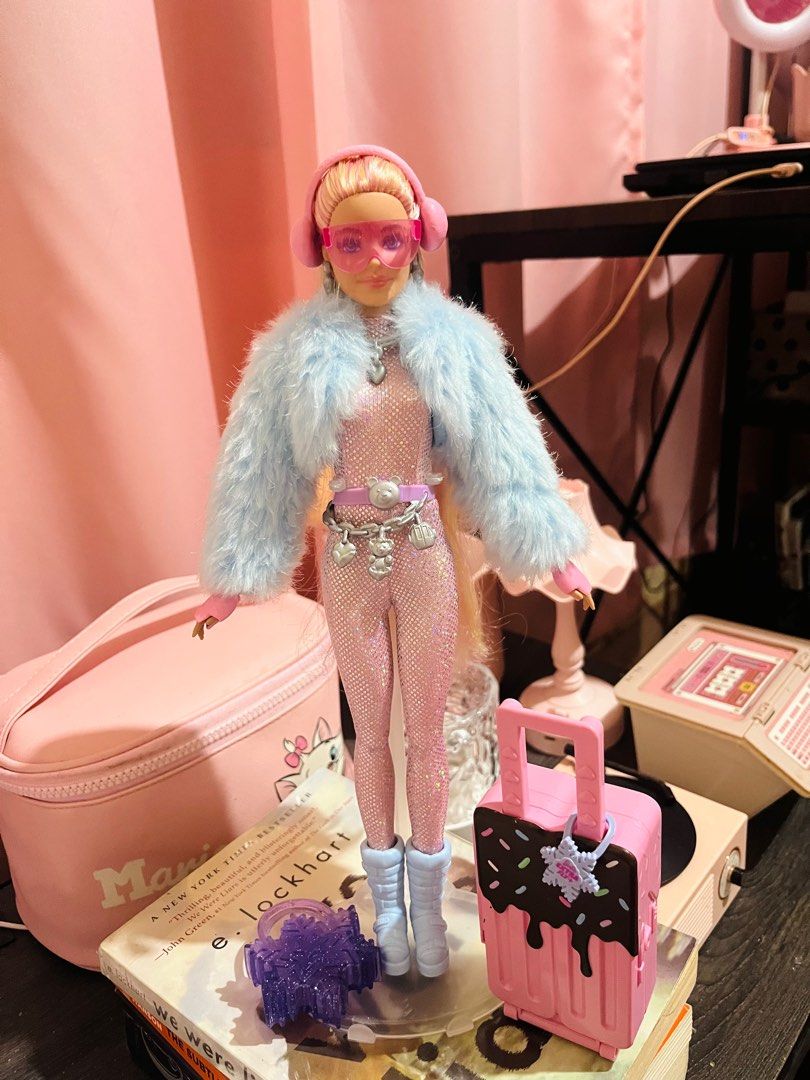 Barbie Extra Fly Snow (Category: Kids Toys) located in Legazpi City. Submitted by pink_moonlight (Listing ID 1392680483, Image 1). Description: Complete.