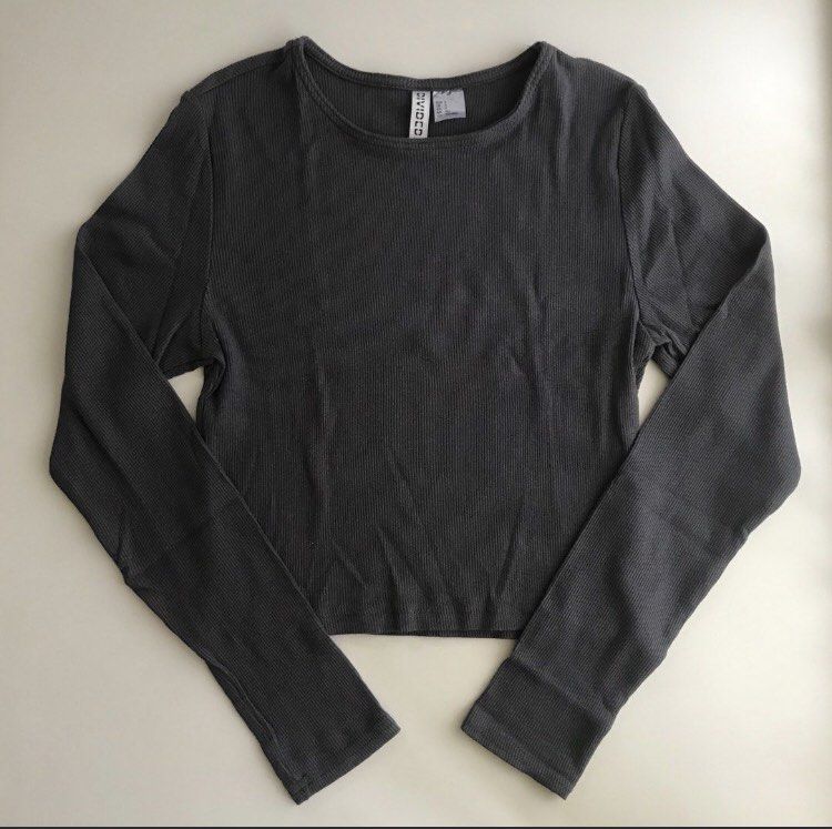 basic tops bundle ✱ white boat neck top & h&m acubi gray sleeves (Category: Others Tops) located in Marikina City. Submitted by naglr (Listing ID 1392586517, Image 2). Description: ✱ fits small to medium ✱ white boat neck top was bought from @POLIN but no longer available ✱ browse previous listings for details of each item .