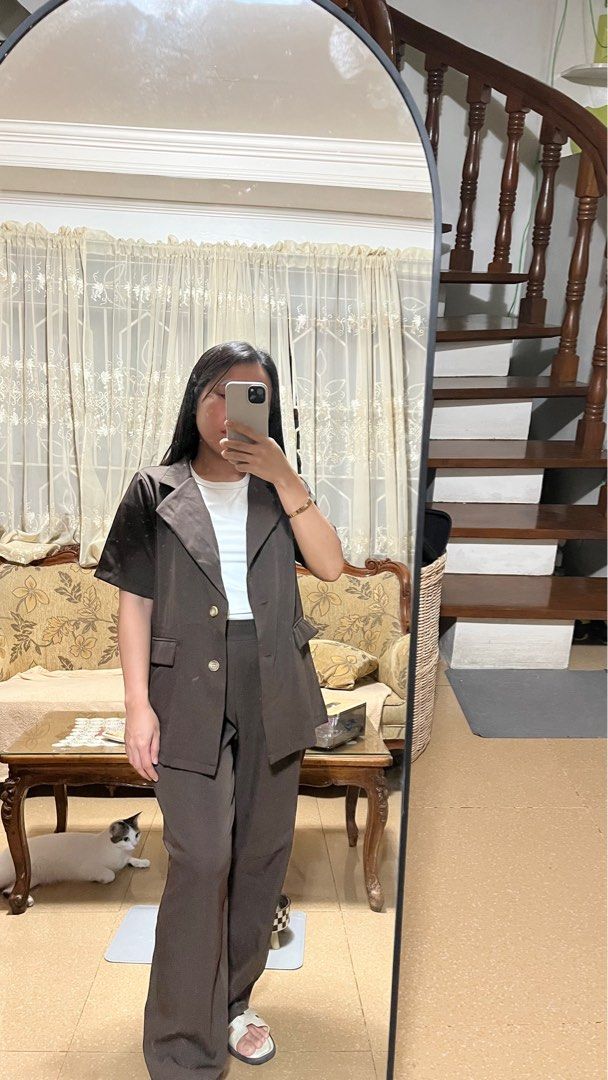 BKK Brown Blazer and Pants Coordinates (Category: Sets or Coordinates) located in San Pablo. Submitted by dans__preloved (Listing ID 1367142221, Image 2). Description: Bangkok Choco Brown Short sleeve blazer and pants coordinates Best fit small to medium Blazer Length: 24 inches Width: 18 inches Pants Length: 35 inches Waist: 24 to 28 inches (garterized) BKK coordinates .