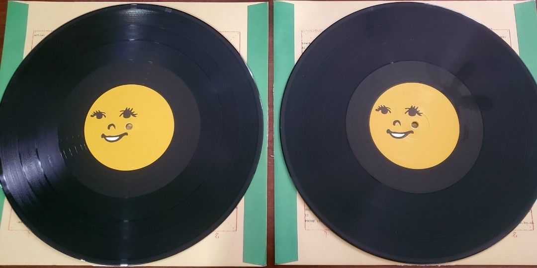 Blur - The Magic Whip 2x Vinyl LP , VG+ condition (Category: Vinyls) located in Puerto Princesa. Submitted by jomoski2 (Listing ID 1392642542, Image 2). Description: 2x Vinyl LP, 2015 pressing label - Parlophone Media - VG+ sleeve - VG+.