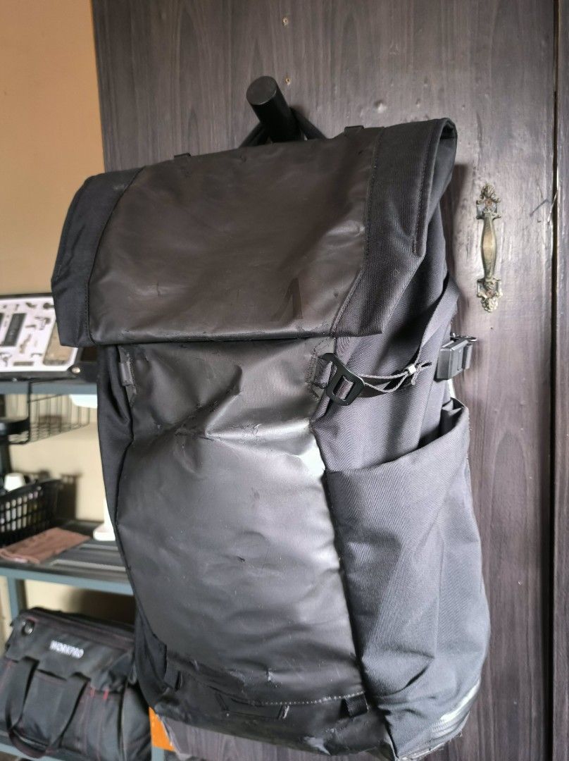Boundary Supply - Errant Pack (Category: Backpacks) located in Subic. Submitted by abrahamelfa (Listing ID 1392595205, Image 2). Description: Designed for everyday use, it helps you stay organized with dedicated pockets for your laptop, tech gear, and personal items. It’s perfect for work, travel, and weekend adventures. The modular design lets you add accessories to customize your carry and reduce waste. Specs Dimensions: 11.42W x 18.9H x 5.51D"