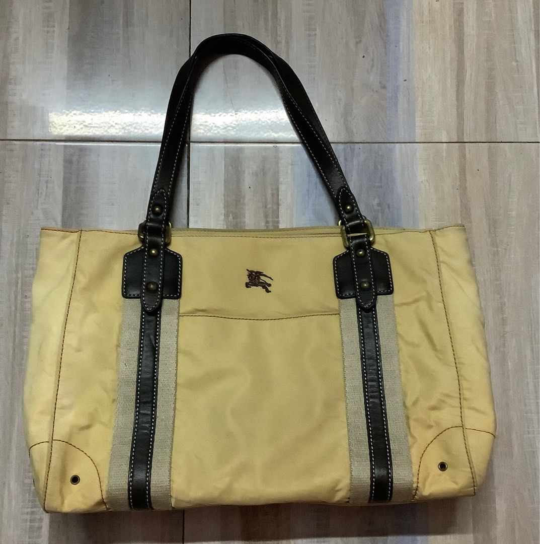 Burberry nylon blue label bag (Category: Luxury Bags & Wallets) located in Plaridel. Submitted by hiyas_ (Listing ID 1392573556, Image 1). Description: Burberry nylon blue label bag Issue: signs of usage, faded colors stains and bubbles sa nylon nya. Bukod dun wala naman napo Price: 800 shipped Malolos, Bulacan area..