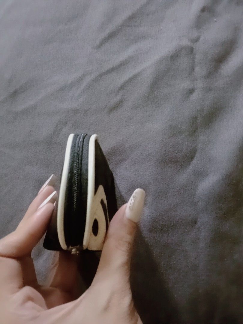Chanel Wallet coin purse (Category: Luxury Bags & Wallets) located in Quezon City. Submitted by andrea11171999 (Listing ID 1392615095, Image 2). Description: .