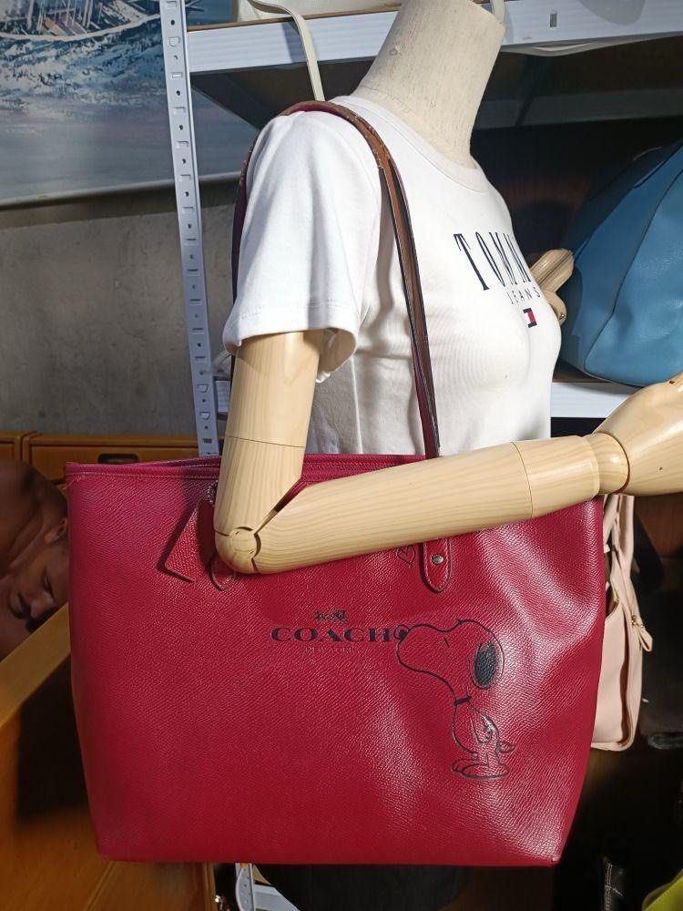 Coach Snoopy Red Tote Bag (Category: Luxury Bags & Wallets) located in Manila. Submitted by onangg (Listing ID 1392546861, Image 1). Description: 🎀bought from another seller (wants another bag huhuhuh) 🎀no issues on the inside (vv clean) 🎀 main issue: rubber linings on the handle as seen on the pic 🎀 w hang tag 🎀 og from japan pasabuy .