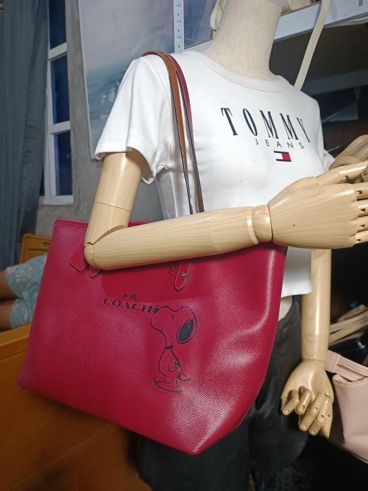 Coach Snoopy Red Tote Bag (Category: Luxury Bags & Wallets) located in Manila. Submitted by onangg (Listing ID 1392546861, Image 2). Description: 🎀bought from another seller (wants another bag huhuhuh) 🎀no issues on the inside (vv clean) 🎀 main issue: rubber linings on the handle as seen on the pic 🎀 w hang tag 🎀 og from japan pasabuy .