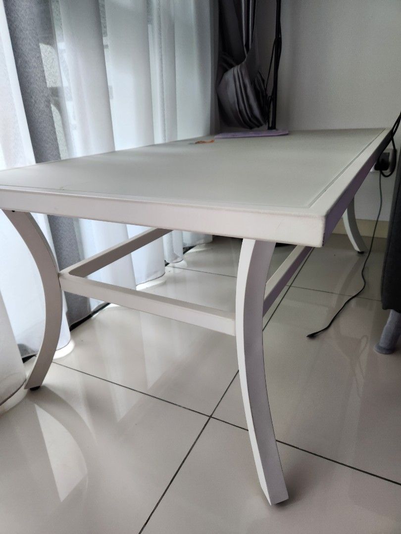 Coffee table (Category: Coffee & Tea Tableware) located in Johor Bahru. Submitted by lun_lun86 (Listing ID 1392591464, Image 1). Description: tempered glass coffee table to let go rm130 self carry at jb area.