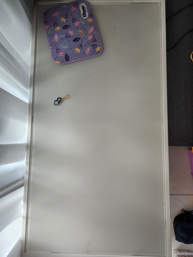 Coffee table (Category: Coffee & Tea Tableware) located in Johor Bahru. Submitted by lun_lun86 (Listing ID 1392591464, Image 3). Description: tempered glass coffee table to let go rm130 self carry at jb area.