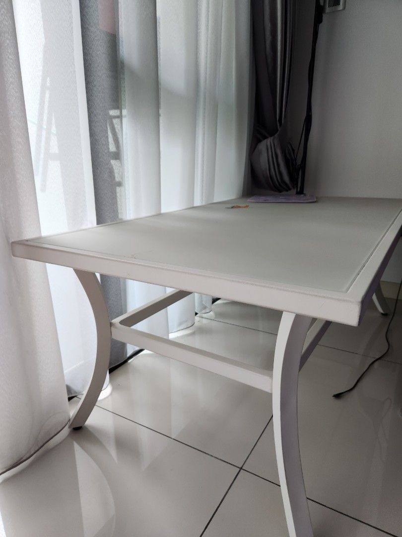 Coffee table (Category: Coffee & Tea Tableware) located in Johor Bahru. Submitted by lun_lun86 (Listing ID 1392591464, Image 2). Description: tempered glass coffee table to let go rm130 self carry at jb area.