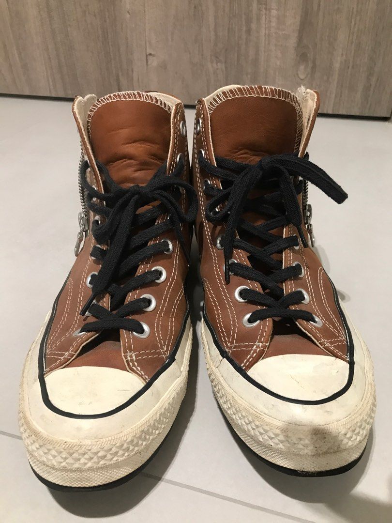 Converse leather zipper （分類：波鞋）位於 Hong Kong。 由 checkin 提交（商品編號 1392661870，圖片 1）。簡介： 啡色皮拉鍊 少著 EUR 42.5。