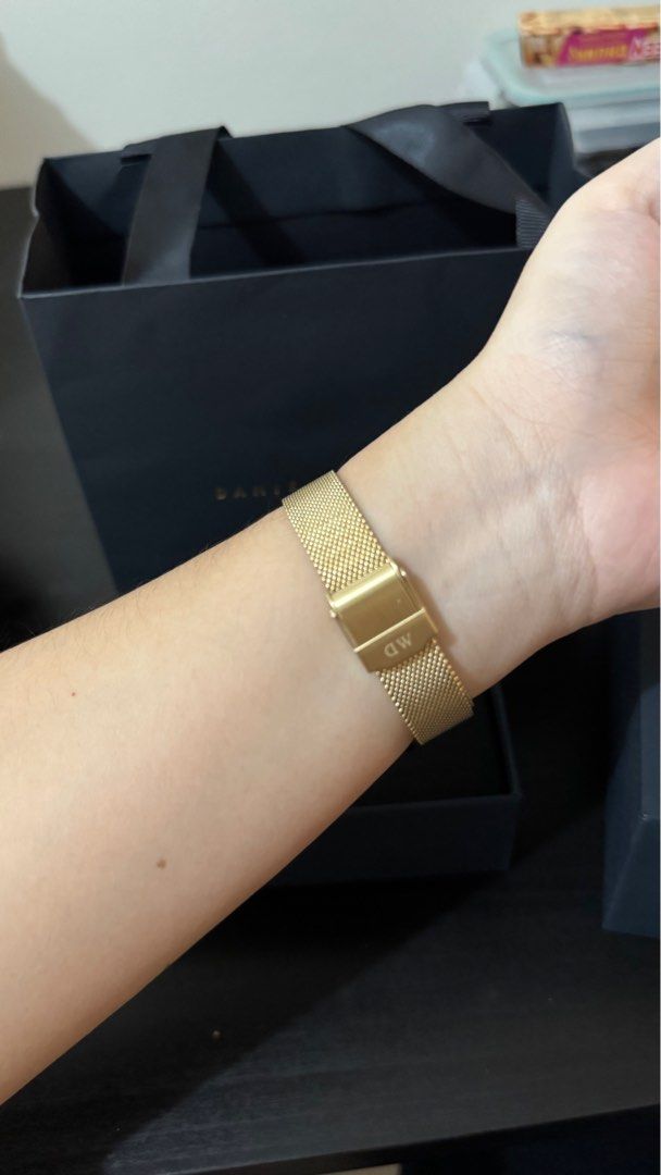 Daniel Wellington Petite Unitone Gold Watch (Category: Women's Watches) located in Valenzuela. Submitted by dcp2020 (Listing ID 1392489831, Image 2). Description: Petite Unitone 28 G Gold Watch Orig Used once.