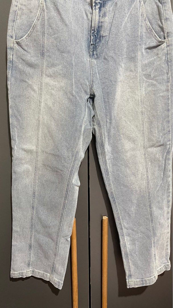 Dip Jeans Displaced Seams Style Size 10 (Category: Jeans) located in San Jose. Submitted by salt02 (Listing ID 1392572854, Image 2). Description: From USA Size 10/Large.