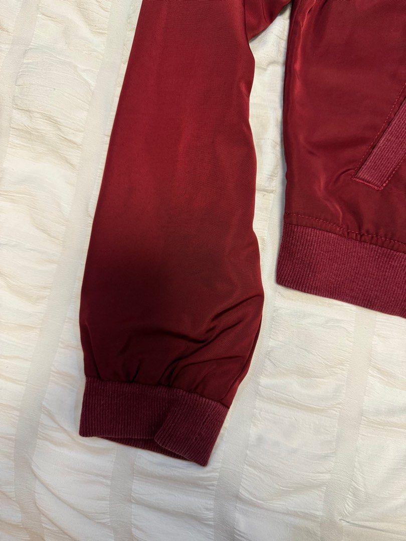 Forever 21 Bomber Jacket (Category: Coats, Jackets and Outerwear) located in Candelaria. Submitted by lainey_ (Listing ID 1392622740, Image 3). Description: F21 Bomber Jacket Size L, but fits M perfectly Good condish Selling for only 390.