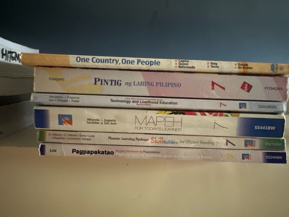 Grade 7 books (Category: Textbooks) located in Legazpi City. Submitted by vanity8 (Listing ID 1392574642, Image 1). Description: 300 each book 1500 for all.