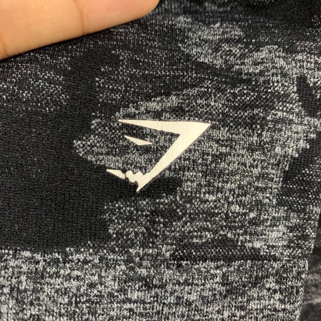 Gymshark Camo Seamless Stretch Leggings (Category: Activewear) located in Mendez-Nunez. Submitted by anikkoyan (Listing ID 1392603380, Image 3). Description: Waist: 25-30 Length: 34.5.