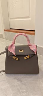 （分類：）位於 。 由 byebyebags 提交（商品編號 1392642427，圖片 1）。簡介： 。