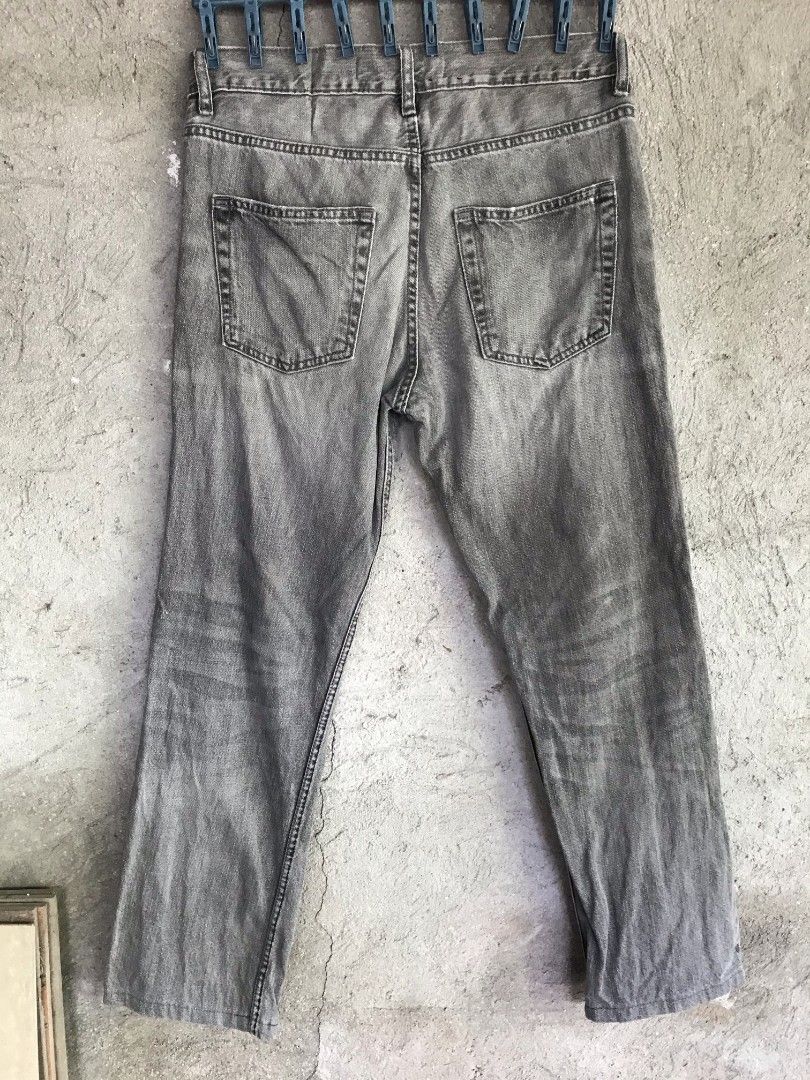 H&M Denim Pants (Category: Jeans) located in San Jose del Monte. Submitted by _elll (Listing ID 1392625885, Image 2). Description: H&M Denim Pants Size 32 on tag Issue: small holes (check last 2 photos) 250 + sf 📍San Jose Del Monte, Bulacan.