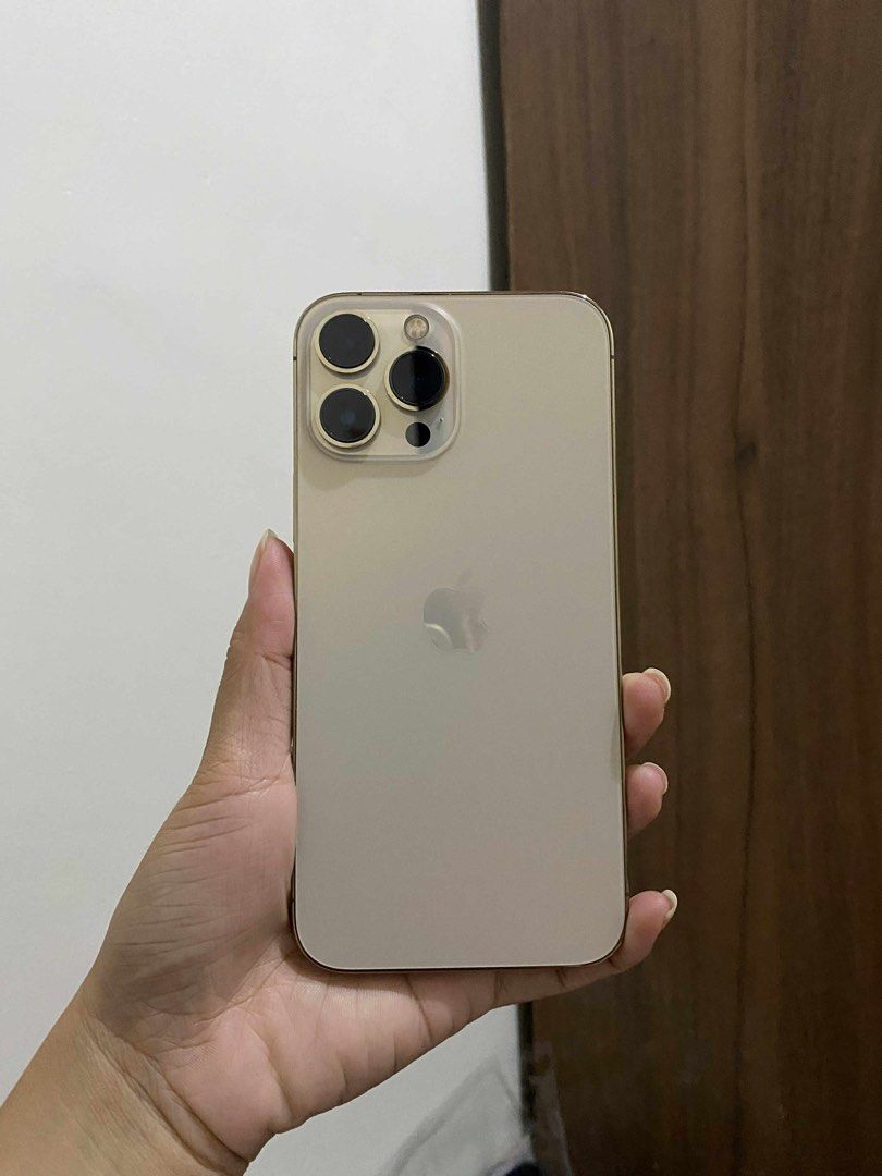 iPhone 13 pro max 256gb (Category: iPhone 13 Series) located in Batangas. Submitted by zo_eee (Listing ID 1392682302, Image 1). Description: 13 pro max 256 gb Openline 80%batt New LCD installed Need cash po .
