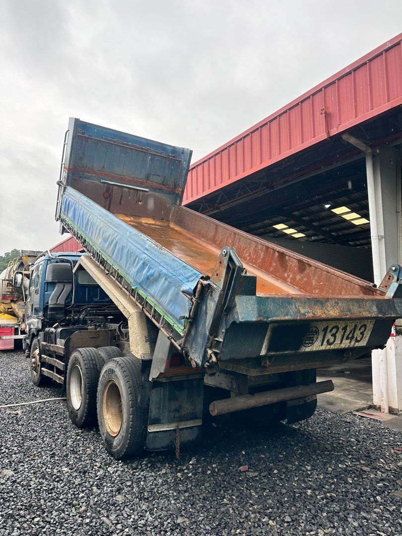 ISUZU GIGA DUMP TRUCK (Category: Heavy Vehicles) located in Olongapo. Submitted by 0951-4410881 (Listing ID 1392523029, Image 3). Description: ISUZU GIGA DUMP TRUCK ENGINE=10PE1 AS IS JAPAN CONDITION FOR MORE INFORMATION CONTACT 0951-4410881.