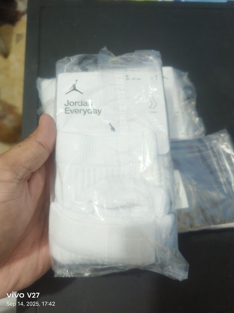 Jordan everyday crew socks (Category: Socks) located in Manila. Submitted by basiclang (Listing ID 1392623735, Image 3). Description: jordan everyday crew socks size medium brandnew legit 450 only.
