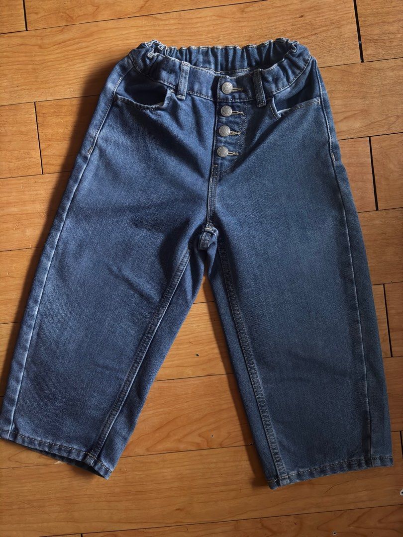 Kids pants GU (Category: Babies & Kids Fashion) located in Quezon City. Submitted by dtzee (Listing ID 1392570565, Image 1). Description: GU baggy pants 110 size .