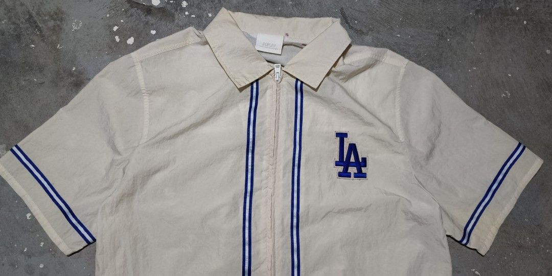 LA DODGERS MLB (Category: Activewear) located in Manila. Submitted by egayfinds420 (Listing ID 1392607921, Image 3). Description: NEW ARRIVAL 🔥🥶 LOS NGELES DODGERS MLB 😍 EXCELLENT CONDITION LARGE 24 x 31 MINE 1085.