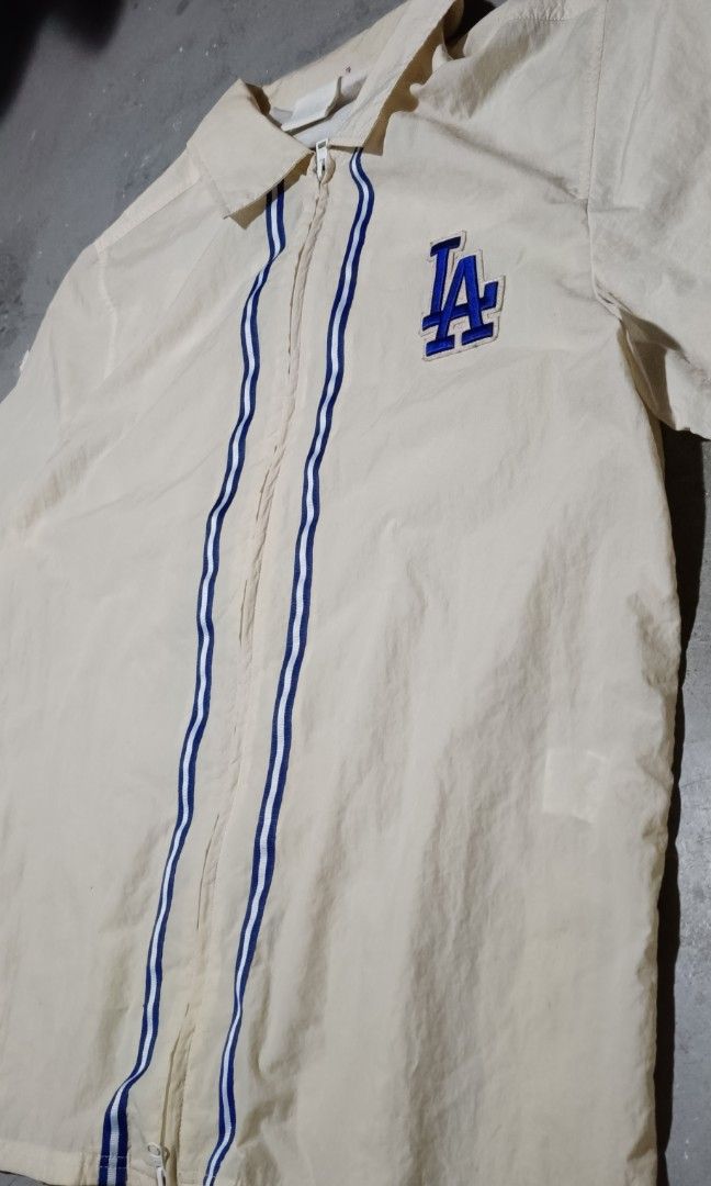 LA DODGERS MLB (Category: Activewear) located in Manila. Submitted by egayfinds420 (Listing ID 1392607921, Image 2). Description: NEW ARRIVAL 🔥🥶 LOS NGELES DODGERS MLB 😍 EXCELLENT CONDITION LARGE 24 x 31 MINE 1085.