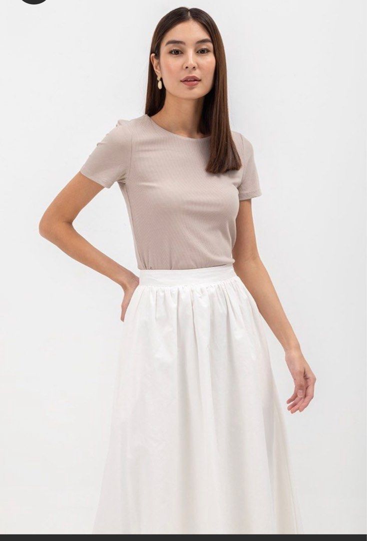 LAB basic round neck top (Category: Shirts) located in Singapore. Submitted by windandwaves (Listing ID 1392632422, Image 2). Description: - basic round neck tee - made with double lined stretchy knit fabric - no tag, hand washed, not worn Size S Chest 15.5-17” Shoulder 14” Length 21.5” Selling as it does not fit me.