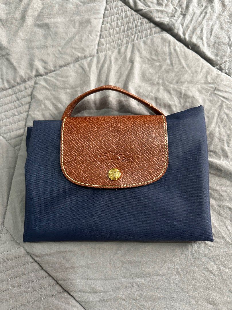 Longchamp Le PliageBriefcase Bag (Category: Luxury Bags & Wallets) located in Cebu City. Submitted by greatstuffshopper (Listing ID 1392554455, Image 1). Description: Authentic No inclusions No flaws signs of use only.