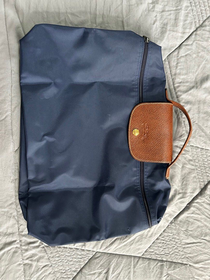 Longchamp Le PliageBriefcase Bag (Category: Luxury Bags & Wallets) located in Cebu City. Submitted by greatstuffshopper (Listing ID 1392554455, Image 3). Description: Authentic No inclusions No flaws signs of use only.