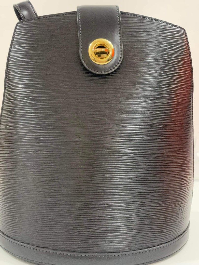LV Cluny Bag (Category: Luxury Bags & Wallets) located in Paranaque City. Submitted by vela8 (Listing ID 1392543902, Image 1). Description: LV Cluny in black like new RFS closet cleanup.