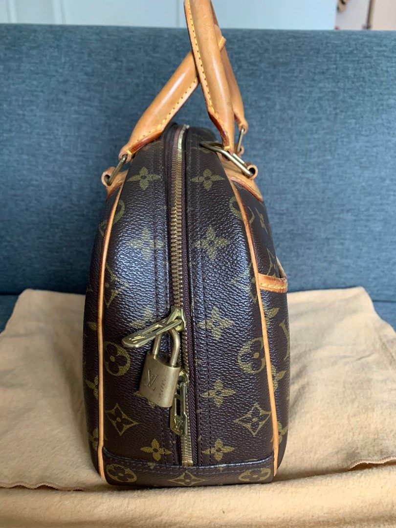 Lv trouville (Category: Luxury Bags & Wallets) located in Manila. Submitted by antonette3b (Listing ID 1392490302, Image 3). Description: Can stand alone good condition a bit of watermarks but still light vachetta.