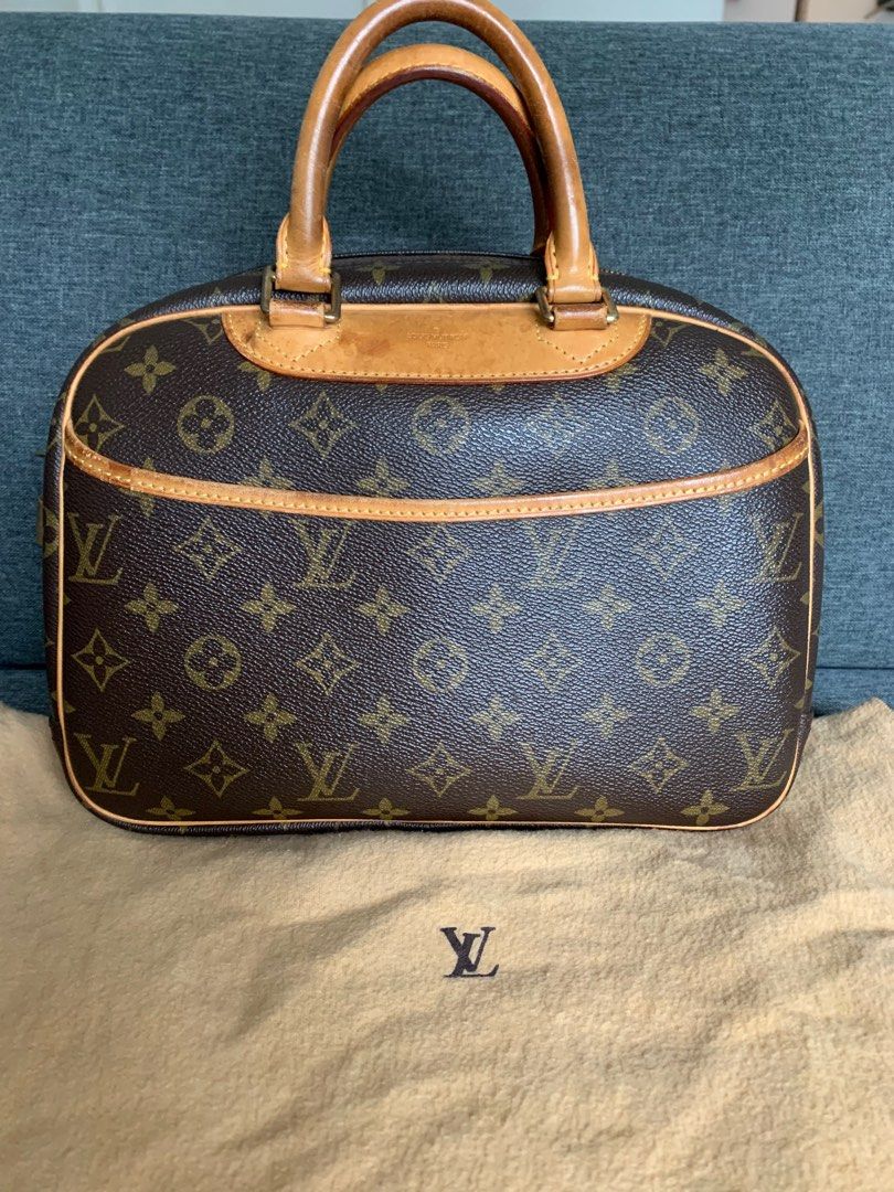 Lv trouville (Category: Luxury Bags & Wallets) located in Manila. Submitted by antonette3b (Listing ID 1392490302, Image 2). Description: Can stand alone good condition a bit of watermarks but still light vachetta.