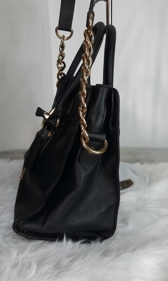 MICHAEL KORS HAMILTON (Category: Luxury Bags & Wallets) located in Manila. Submitted by johnchel (Listing ID 1392572646, Image 3). Description: preloved good condition gold hardwares.