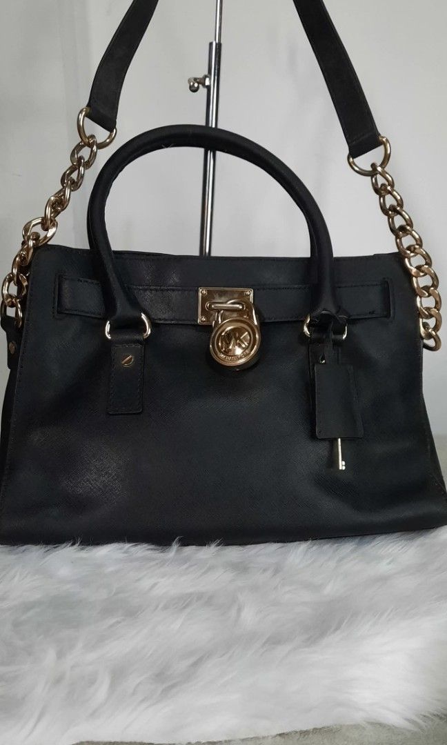 MICHAEL KORS HAMILTON (Category: Luxury Bags & Wallets) located in Manila. Submitted by johnchel (Listing ID 1392572646, Image 1). Description: preloved good condition gold hardwares.