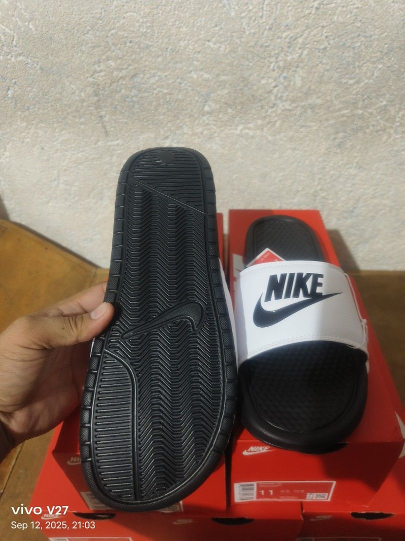 Nike benassi (Category: Slippers & Slides) located in Manila. Submitted by basiclang (Listing ID 1392619579, Image 2). Description: Nike benassi white black size 8 -4 size 9 -3 size 10- 3 below srp 1095 legit.