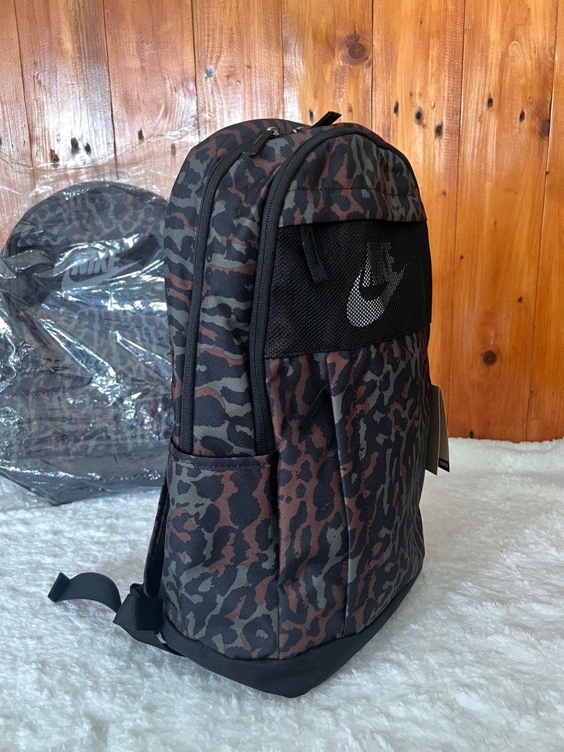 NIKE Elemental Backpack (Category: Backpacks) located in Cardona. Submitted by angelessz (Listing ID 1392505743, Image 3). Description: Nike Elemental Backpack.