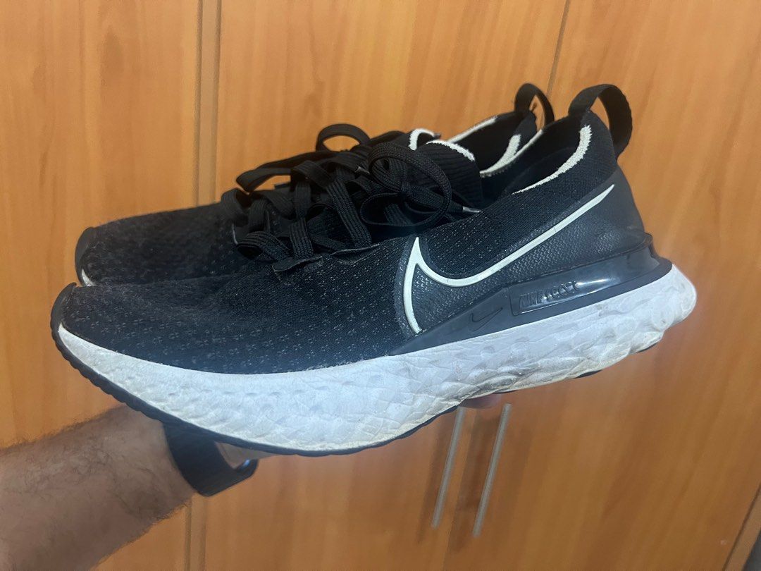 The Nike React Infinity Run Flyknit (Category: Sneakers) located in Camiling. Submitted by omaralas (Listing ID 1392526946, Image 3). Description: The Nike React Infinity Run Flyknit is designed with several key features focused on reducing running-related injuries and providing comfort and support. Key Features: Nike React Foam: Provides a soft, responsive, and durable cushioning experience, designed to absorb impact and return energy efficientl