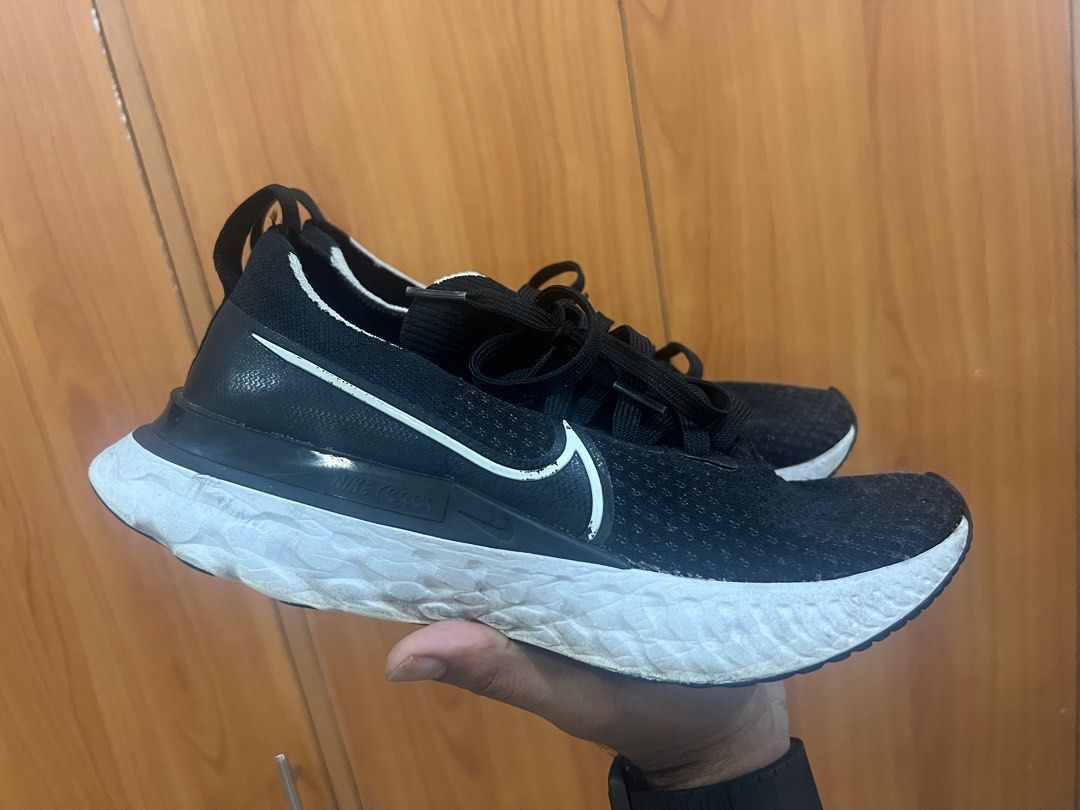 The Nike React Infinity Run Flyknit (Category: Sneakers) located in Camiling. Submitted by omaralas (Listing ID 1392526946, Image 1). Description: The Nike React Infinity Run Flyknit is designed with several key features focused on reducing running-related injuries and providing comfort and support. Key Features: Nike React Foam: Provides a soft, responsive, and durable cushioning experience, designed to absorb impact and return energy efficientl