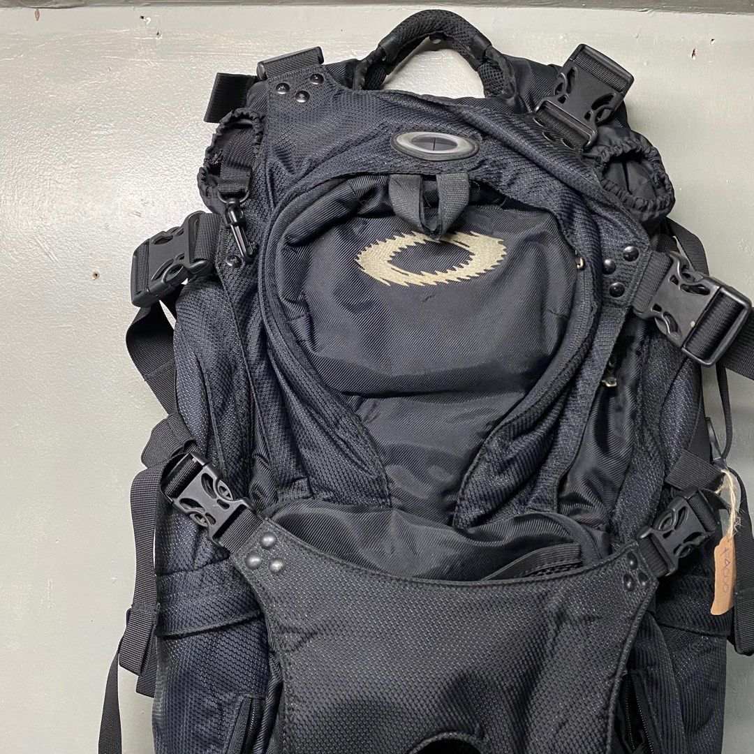 OAKLEY BACKPACK (Category: Backpacks) located in Cagayan de Oro. Submitted by sumamestreethub (Listing ID 1392657114, Image 2). Description: .