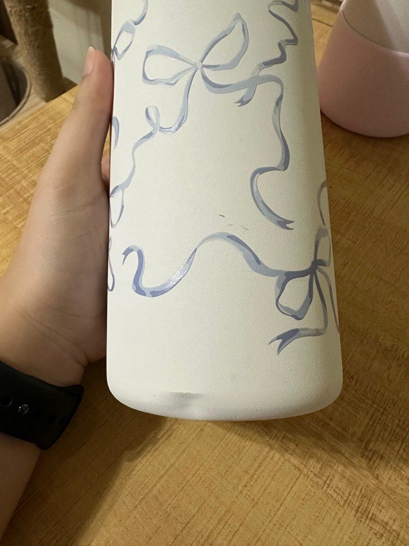 Owala Tied and True 32oz with free generic boot (Category: Water Bottles & Tumblers) located in Quezon City. Submitted by anabtriz (Listing ID 1392579685, Image 2). Description: ORIGINAL Owala Tied and True 32oz 🎀 Bought from trust worthy online reseller for ₱4,295 -Insulation still works -One dent on the bottom, but it’s not deep enough that it dented the inside. Can easily be concealed by the boot -A few minor scratches -FREE generic blue boot
