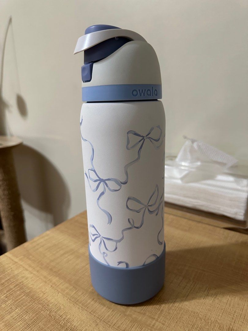 Owala Tied and True 32oz with free generic boot (Category: Water Bottles & Tumblers) located in Quezon City. Submitted by anabtriz (Listing ID 1392579685, Image 1). Description: ORIGINAL Owala Tied and True 32oz 🎀 Bought from trust worthy online reseller for ₱4,295 -Insulation still works -One dent on the bottom, but it’s not deep enough that it dented the inside. Can easily be concealed by the boot -A few minor scratches -FREE generic blue boot